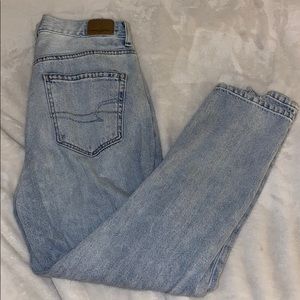 American Eagle Light-wash Mom Jeans